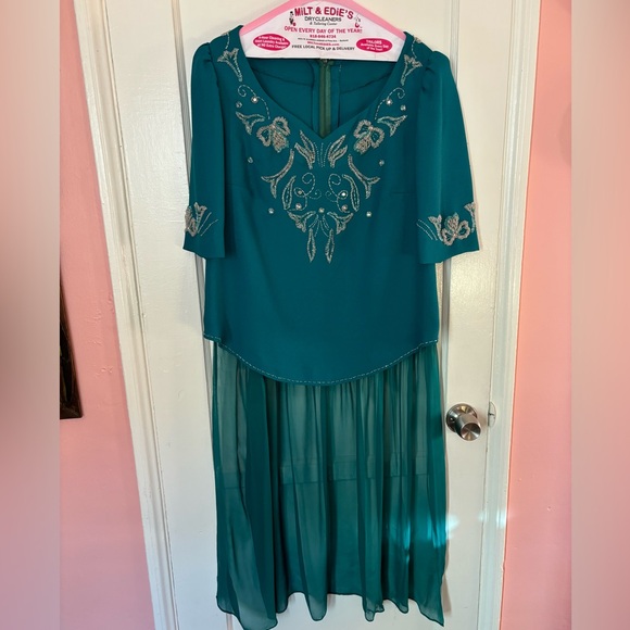 Elegant Hand Stitchhed and Beaded Skirt and Blouse Set - Picture 3 of 11